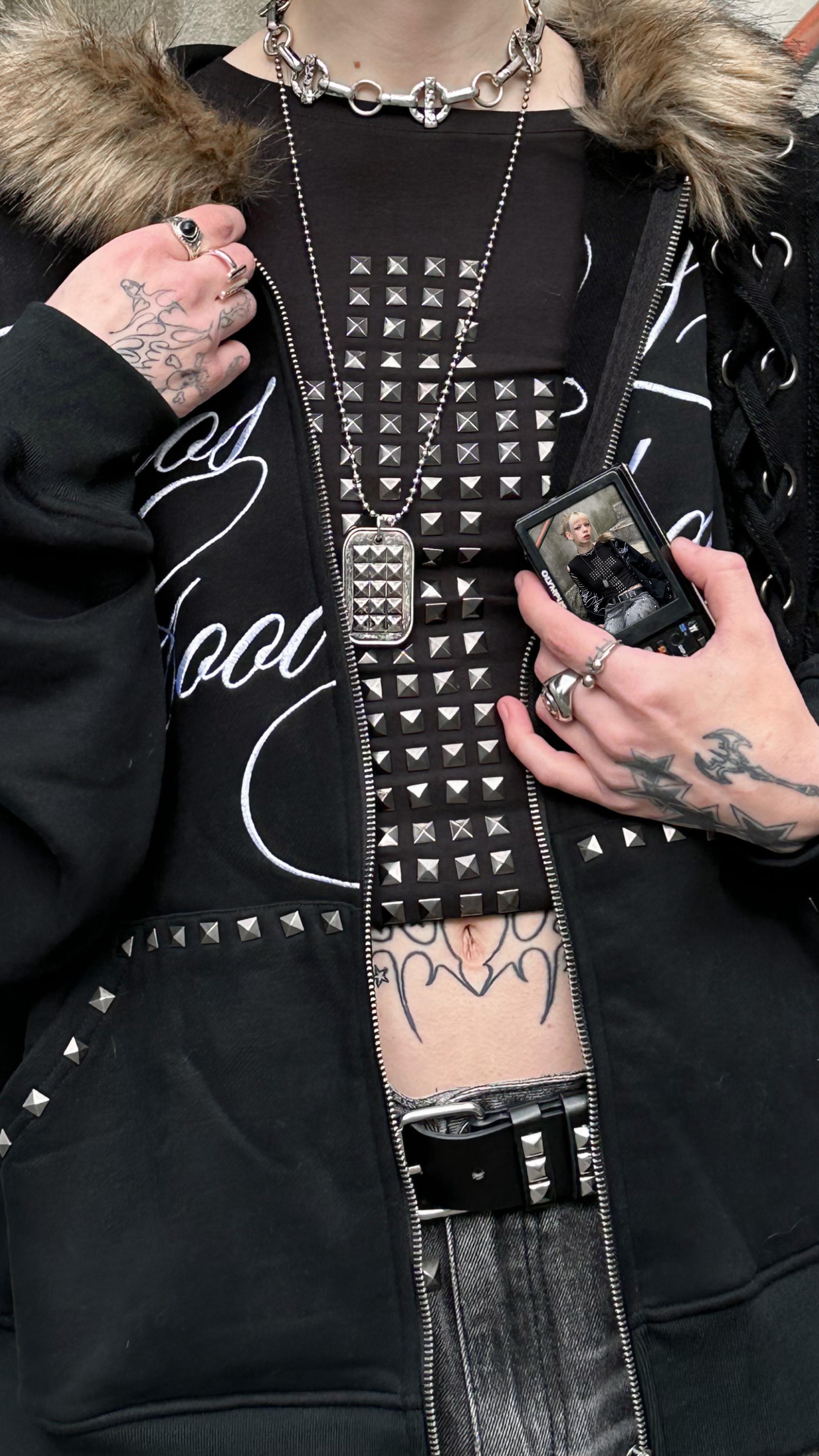 Instagram post by @r0ttenxangel for Minga London. Caption reads: [...] so comfortable 🐀

fit from @mingalondon use....