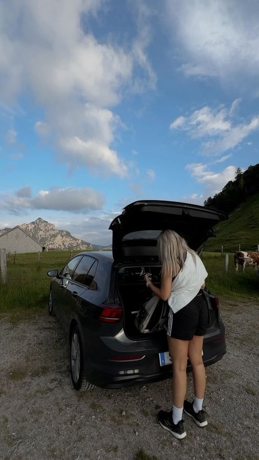 Instagram post by @____verena for Volkswagen Österreich. Caption reads: hiking after 8:00 pm ❤️‍🔥 
bin jetzt mit dem....