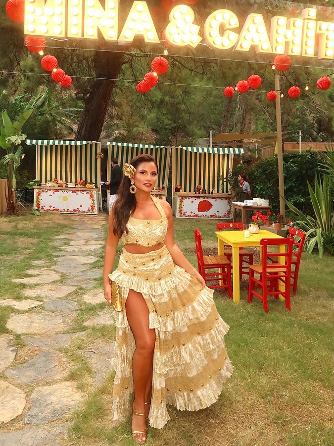 Instagram post by @derevclara for CULT GAIA. Caption reads: Feels like a  espanola girl♥️💃🏽✨ Spanish night....