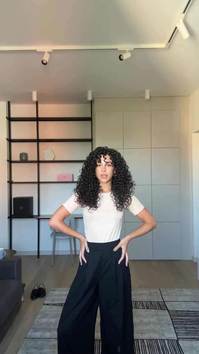 Instagram post by @sarahfabb_ for RAGNO. Caption reads: Me and my @ragnoofficial pants

#Ragno #RagnoPants....