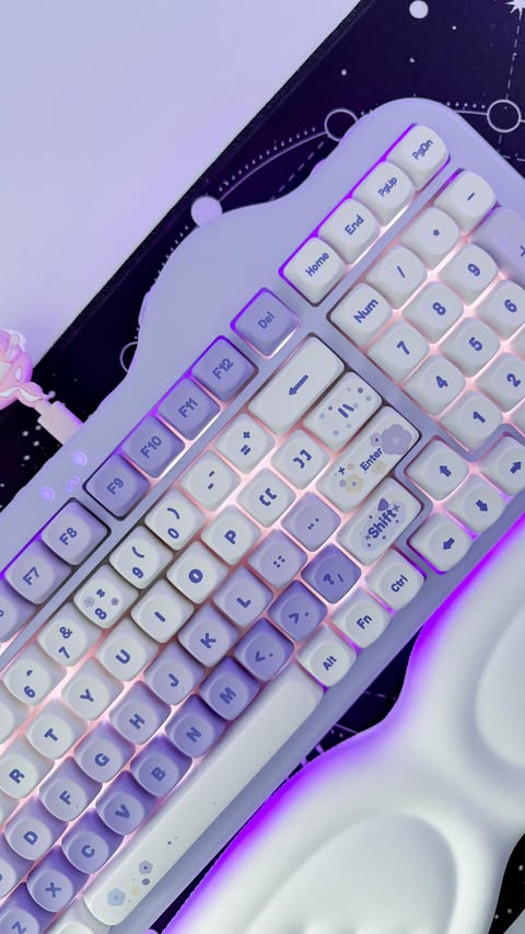Instagram post by @mochiflurry for Yunzii. Caption reads: [...] C98 keyboard is sooo pretty! Thank you....