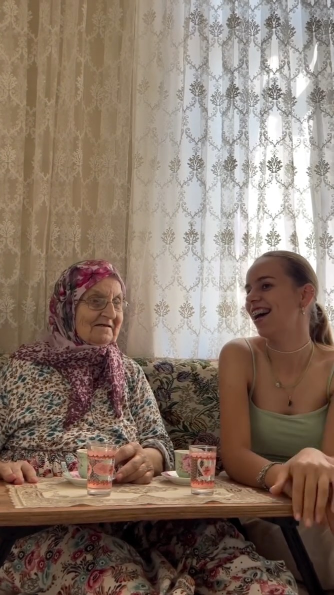 Instagram post by @bugselendin for Rinso. Caption reads: Her yaşta yeniden başlamak mümkün 💚 @rinsoturkiye....