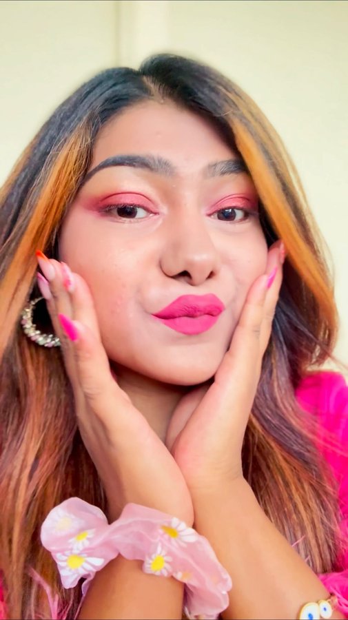 Instagram post by @thatgirl_nikitaa for Mattlook Cosmetics. Caption reads: Just tried all-new @mattlookcosmetic Fusion Flush....