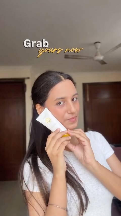 Instagram post by @binge._.eater for Kaya Science. Caption reads: [...] Simple math. So save your skin with....