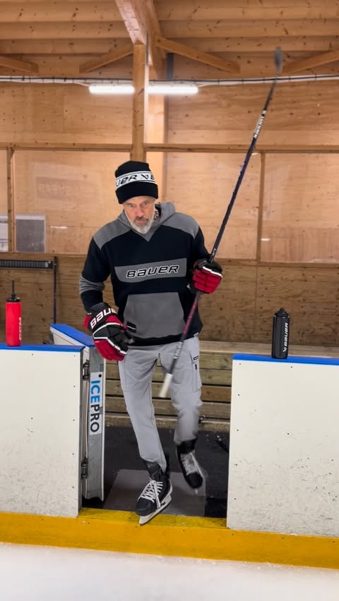 Instagram post by @db_hockey_factory for BAUER Hockey. Caption reads: 🤙 PULSE ❤️‍🔥🏒

@bauerhockeyeurope 
@bauerhockey....