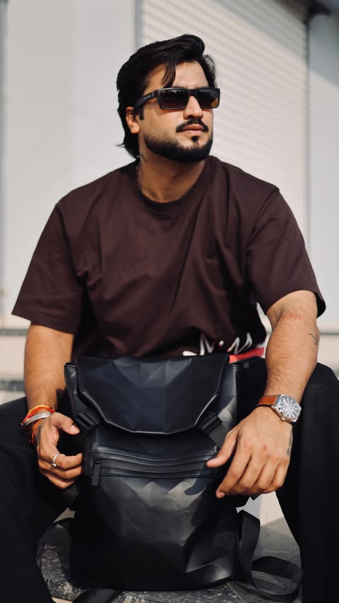 Instagram post by @d3v.ashish for Snitch. Caption reads: One BAG multiple outfits ♥️

@snitch.co.in....