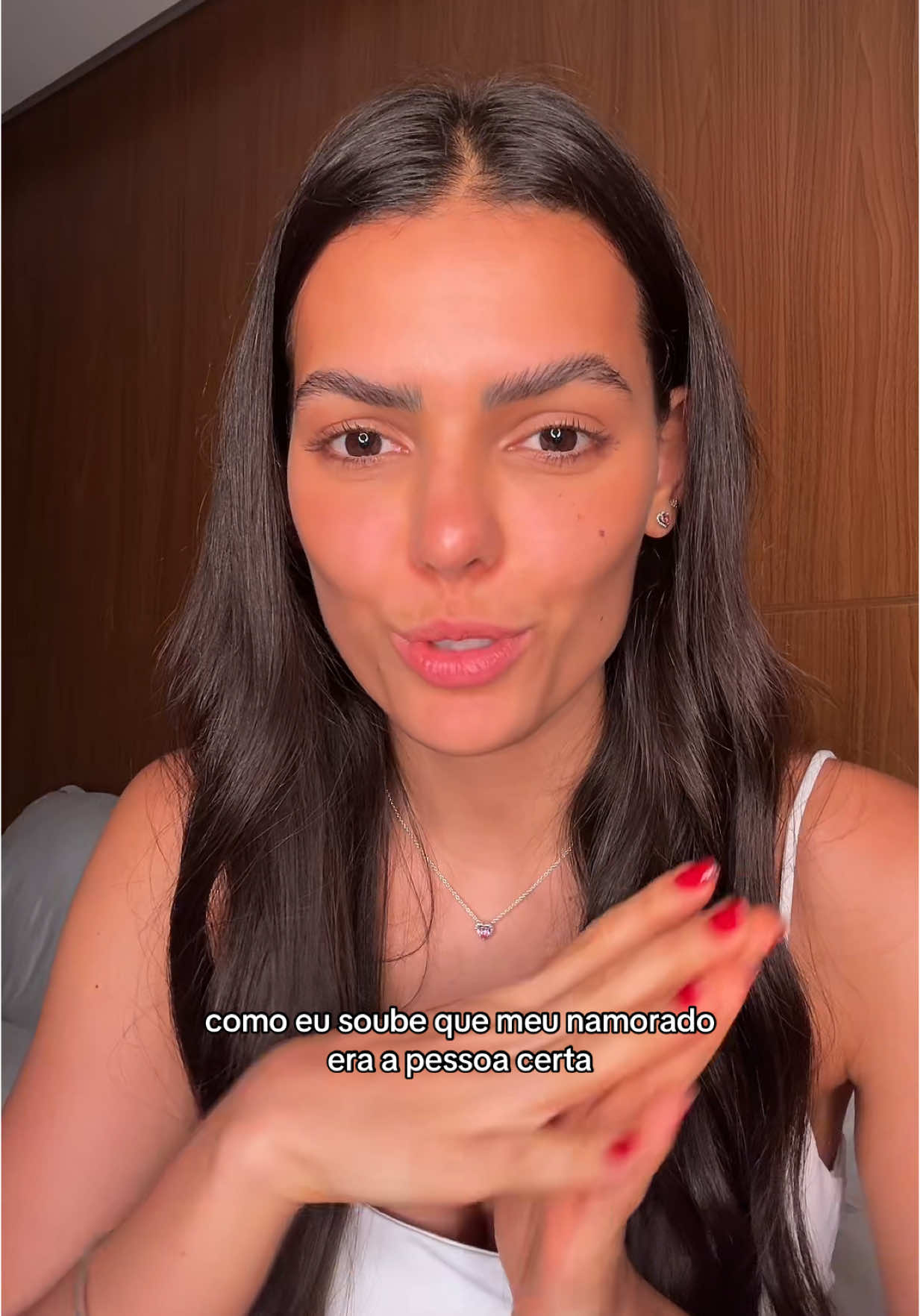 TikTok post by @laraakel for Pandora. Caption reads: Como eu soube que ele era a pessoa certa? O anel....
