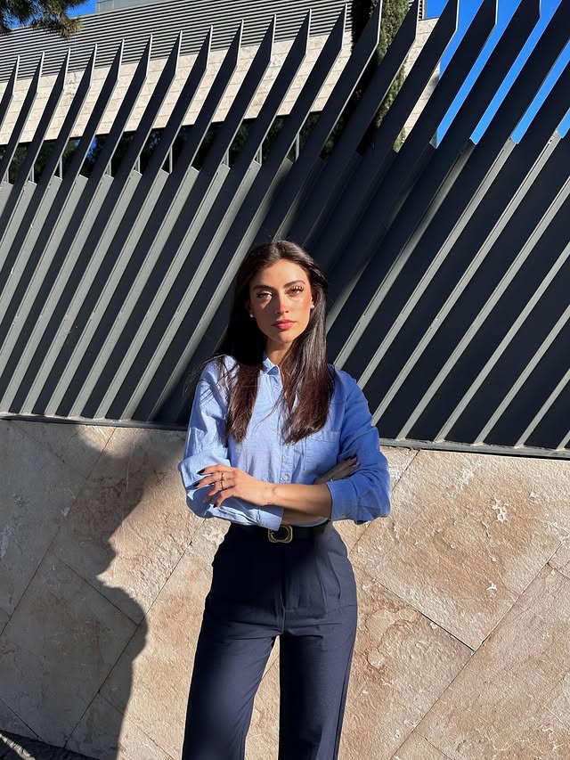 Instagram post by @paupolonio for SPRINGFIELD. Caption reads: Publi. Un look muy de oficina 💼....