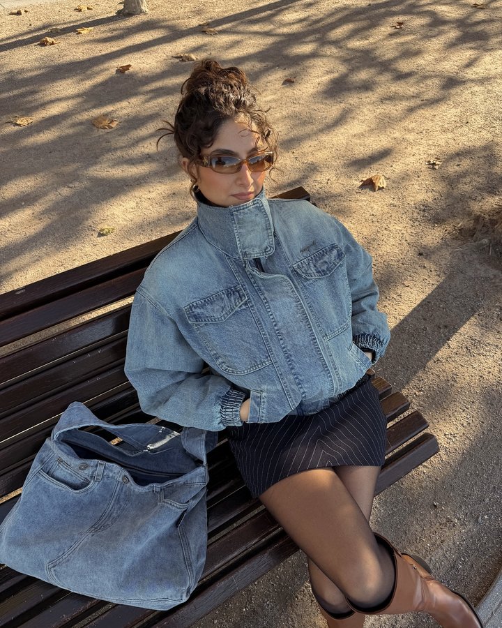 Instagram post by @ischtarisik for Desigual. Caption reads: anzeige • sunny fall days are my fave 🍂....