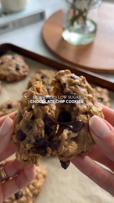Instagram post by @lulugodin for Organika. Caption reads: [...] cookies! they get a fiber boost from....
