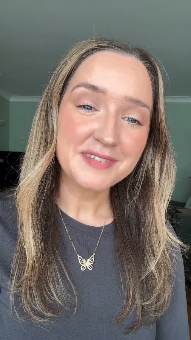 Instagram post by @rosegallagher for Glossier. Caption reads: A simple everyday makeup in 15 minutes ✨

Vichy....