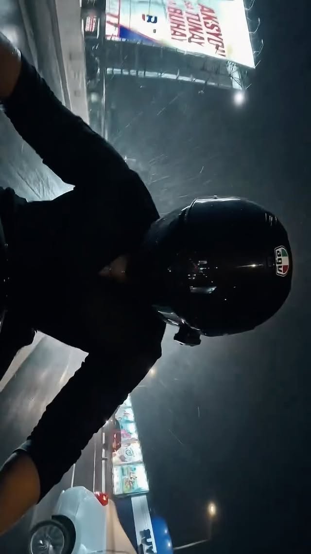 Instagram post by @blitz.sr for MoltenCores. Caption reads: Girl, I’ll cry for you.. . . My sponsors | Code:....