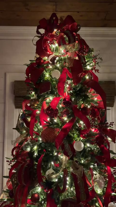 Instagram post by @simplysoutherncottage for Rocket Mortgage. Caption reads: #ad partnering with @rocketofficial

The holidays....