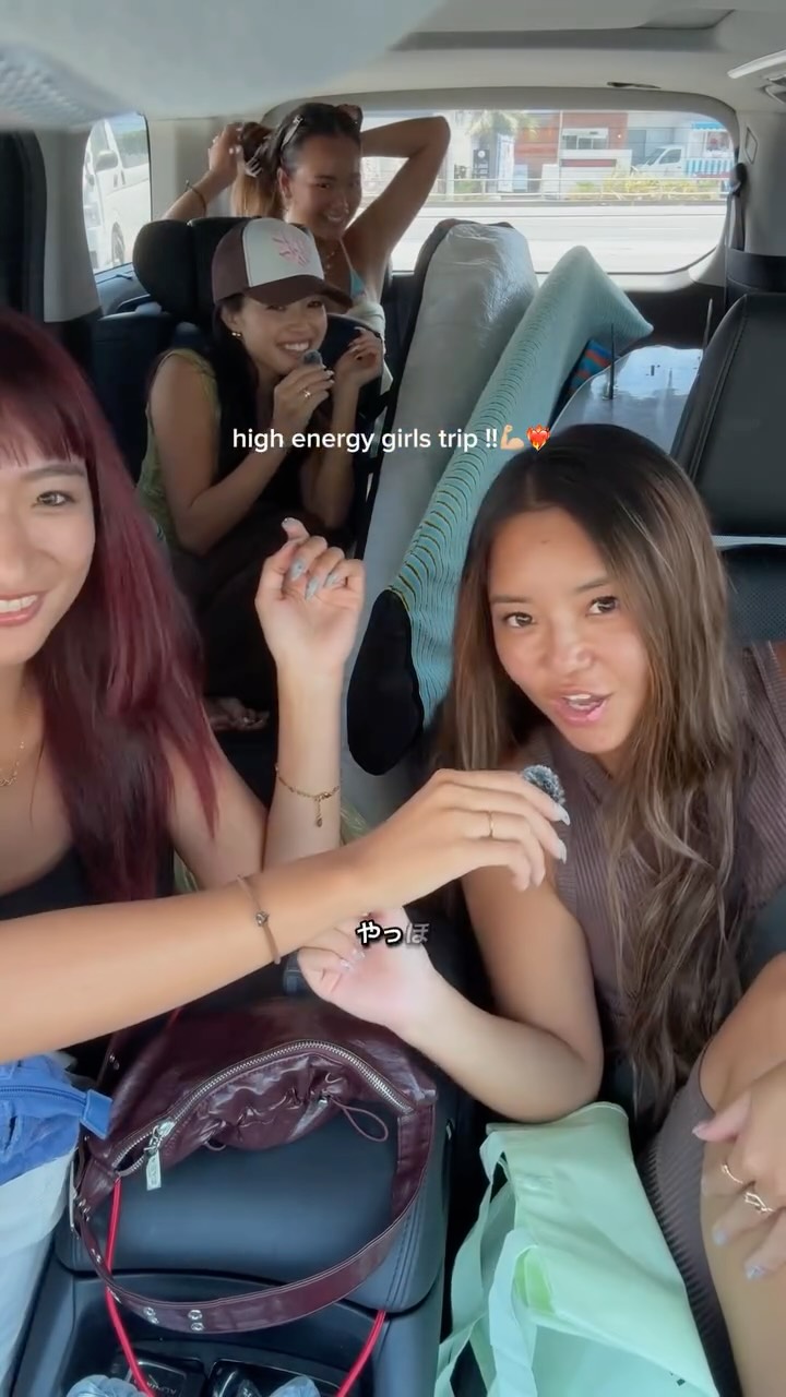 Instagram post by @ana.ksi9 for ROXY. Caption reads: [...] 子供みたいに夏遊びに本気です🔥笑 Bikini @roxyjapan.