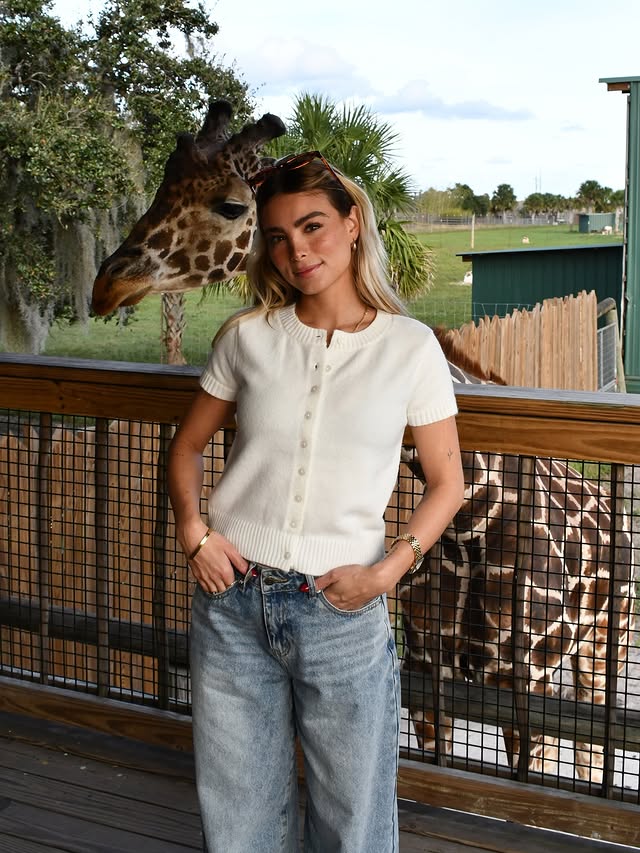 Instagram post by @ashleymaciaas for Edikted. Caption reads: Everyone meet Leroy 🦒.