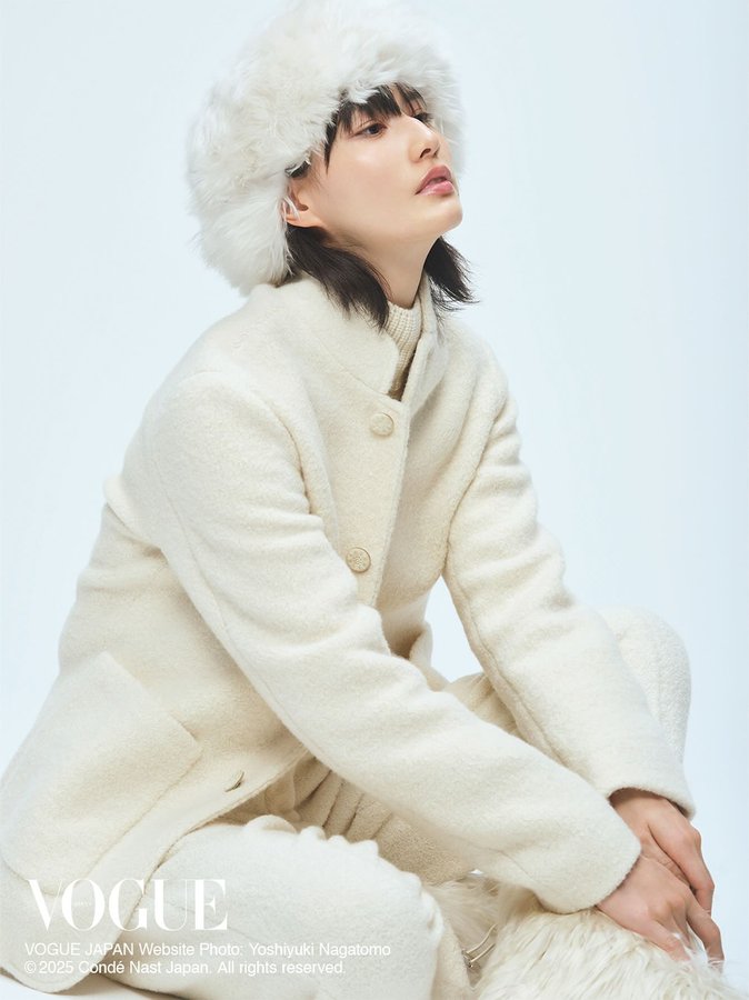 Instagram post by @ai__hashimoto for Loro Piana. Caption reads: Holiday Collection ❄️❄︎🎿

@loropiana 
@voguejapan....