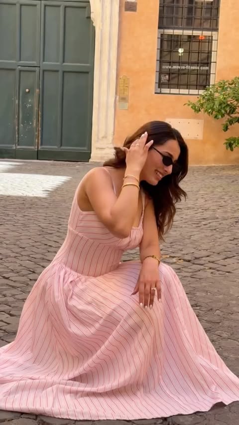 Instagram post by @shell.thingss for Micas. Caption reads: [...] I got on this dress was insane😍 Dress :....