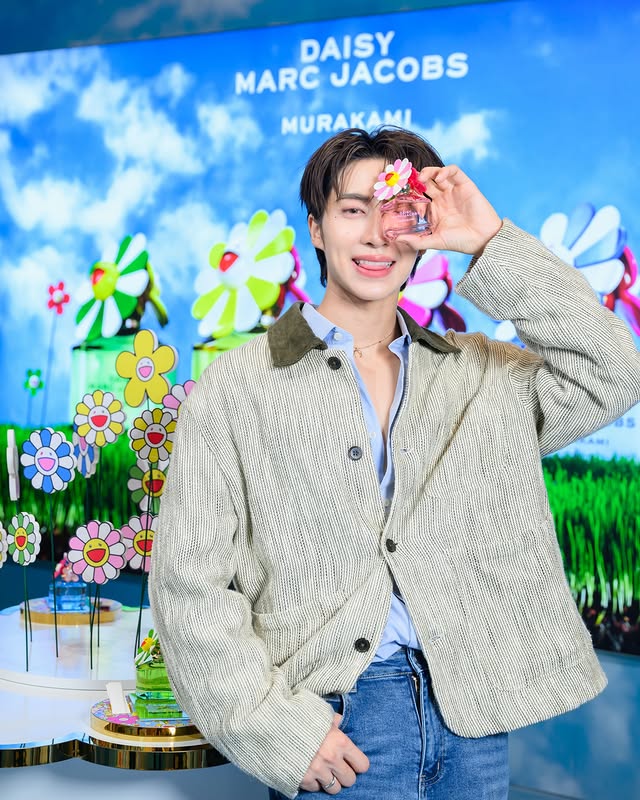 Instagram post by @jungwboo for Marc Jacobs Fragrances. Caption reads: [...] มีนาคมนี้เท่านั้นนะครับ 🩷💙💚💛....