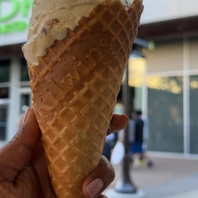 Instagram post by @shikha.w16 for Kilwins. Caption reads: Summer cravings = satisfied 🍦☀️
@kilwins....