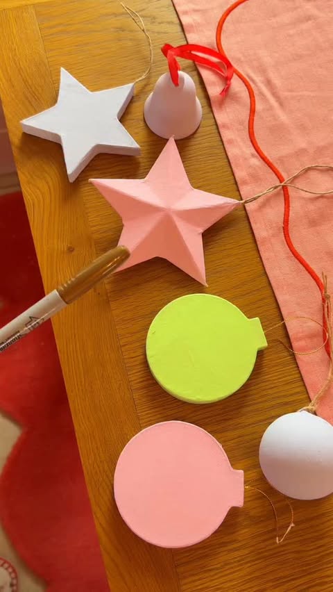 Instagram post by @thedreamydormer for Sharpie. Caption reads: [...] it’s so simple! All you need are....