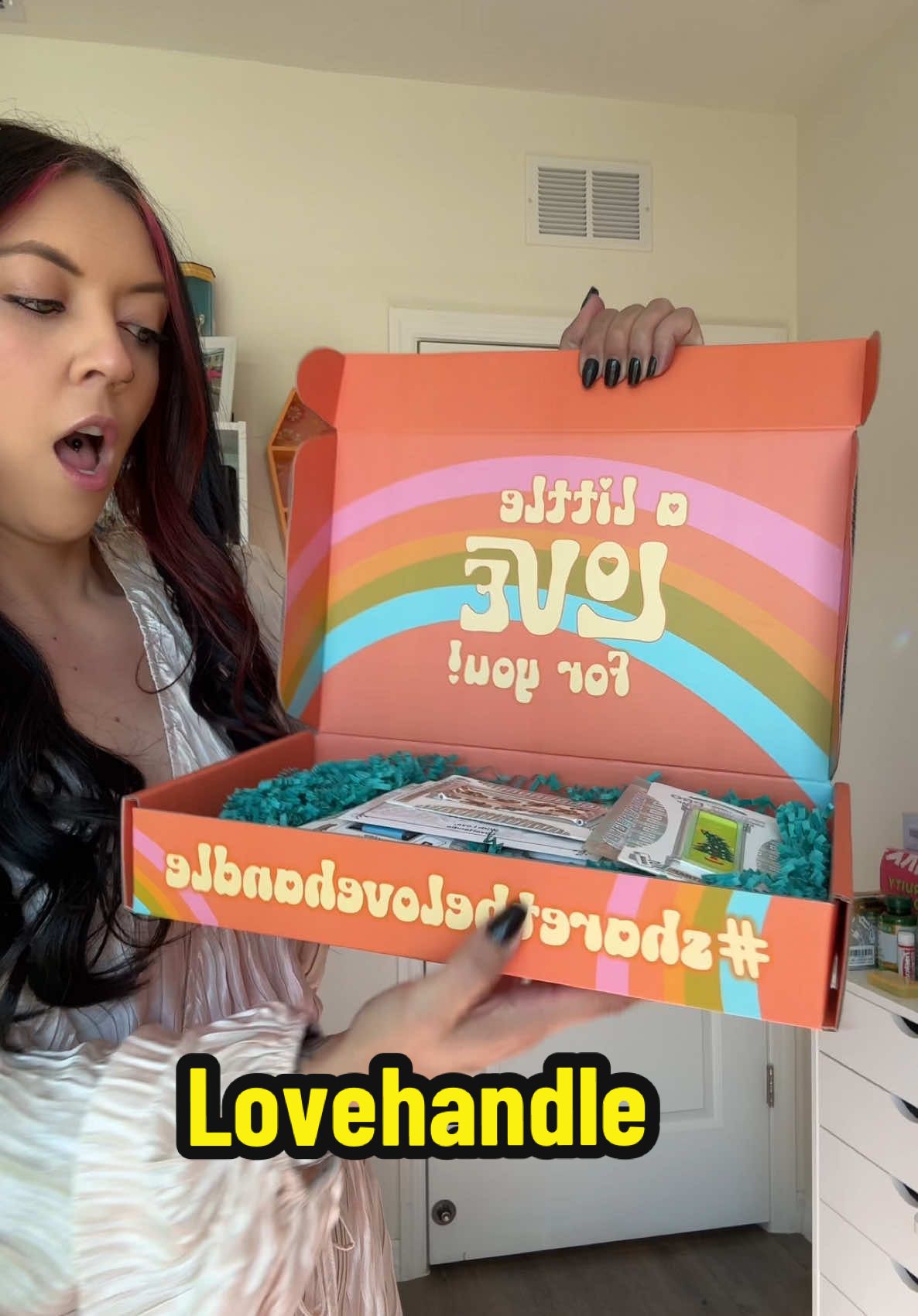 TikTok post by @makingmemorieswithjess for LOVEHANDLE. Caption reads: I am OBSESSED with my @LoveHandle 😍 #lovehandle....