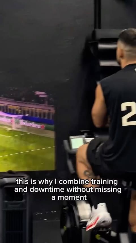 Instagram post by @jonocastanoacero for Soundcore. Caption reads: [...] on between sets done right. Powered by....