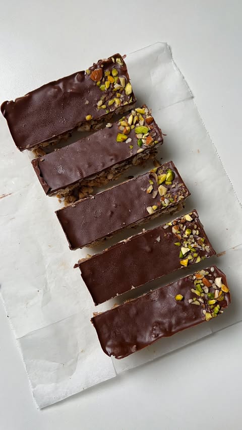 Instagram post by @nids.lid for Farmley. Caption reads: [...] Bar (No-Bake)

The seed mix from @farmleyin....