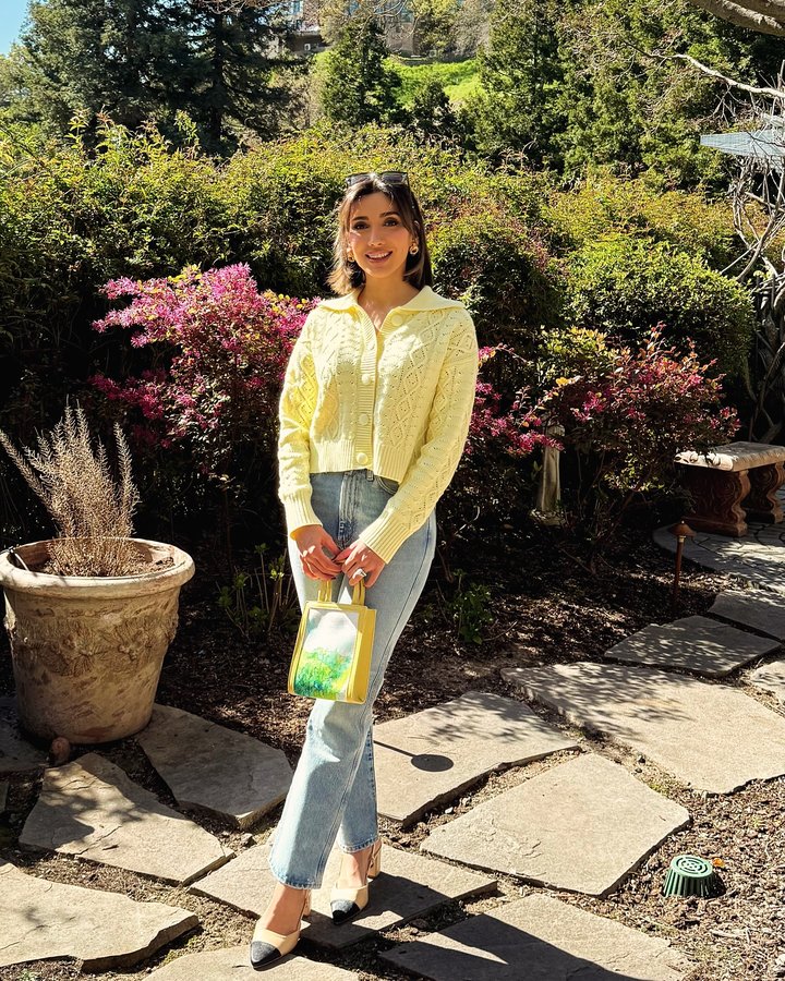 Instagram post by @sadaf_beauty_diary for AGOLDE. Caption reads: [...] era. 🌼

Cardigan @tularosalabel 
Jeans....