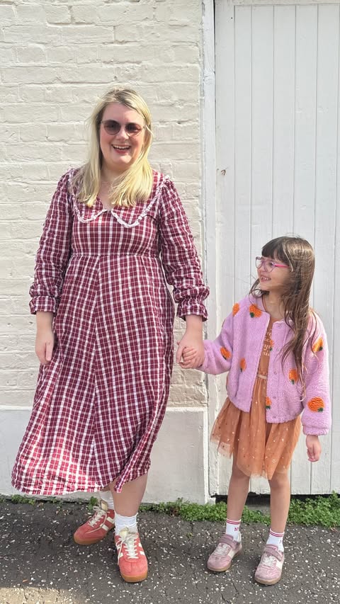 Instagram post by @the.southend.mummy for The Mum Edition. Caption reads: @izipizi sent me a pair of their new autumn....