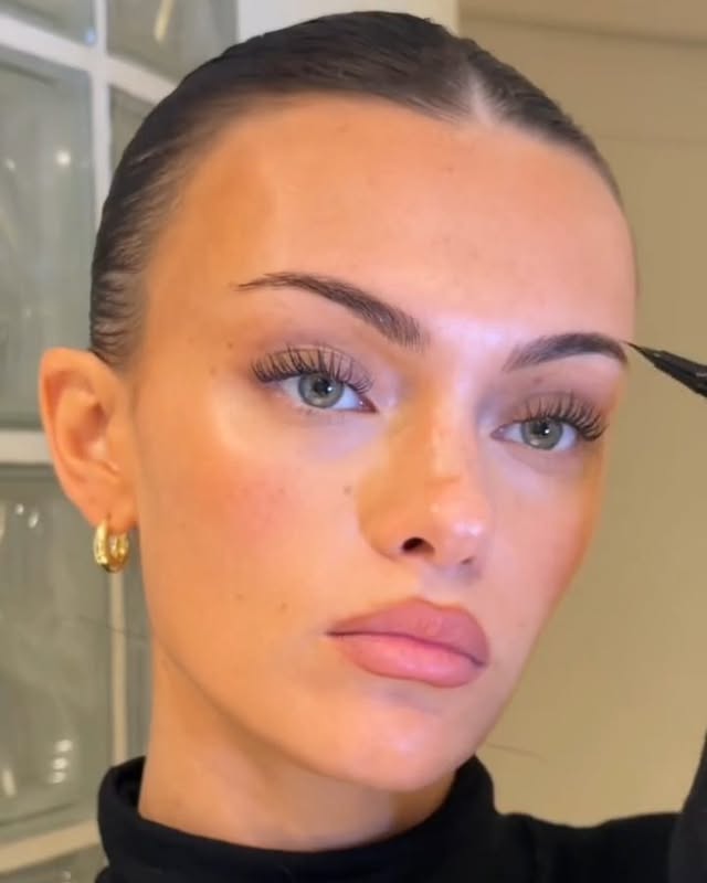 Instagram post by @emilymayhopex for Beauty Bay. Caption reads: my go to brow routine using @beautybay 
 
-micro....