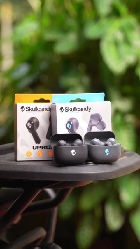 Instagram post by @screw_1996 for Skullcandy. Caption reads: Check out the new skullcandy UPROAR TWS & UPROAR....