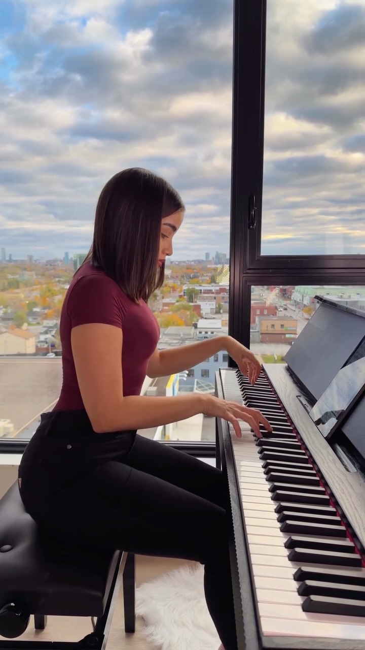 Instagram post by @lynnpianist for GUESS. Caption reads: Rondo capriccioso, Op. 14 - Felix....