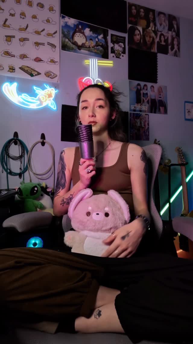 Instagram post by @jesslaimieritz for DistroKid. Caption reads: Makin lil Christmas tunes on @distrokid 🎄

This....