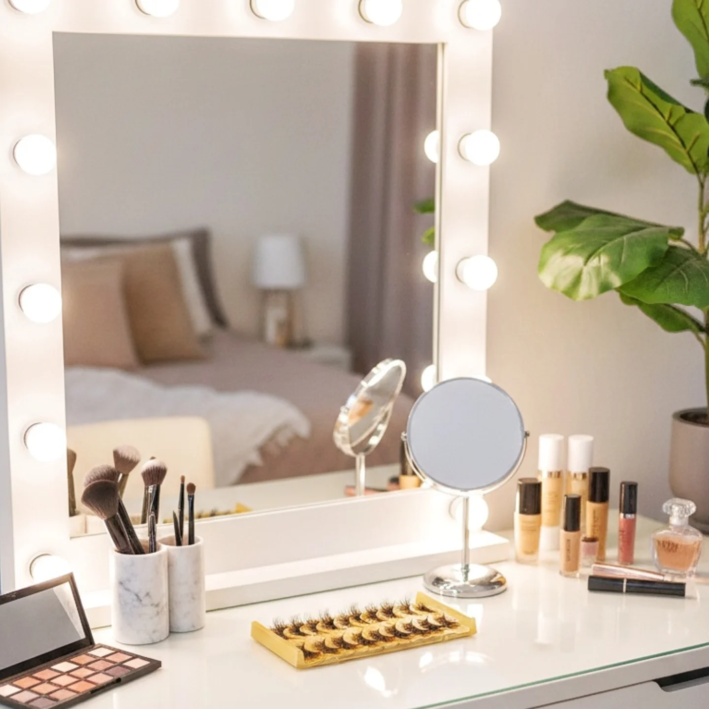 Instagram post by @ladanzadeisensi for AliExpress. Caption reads: [...] enter the search code [AYE6H9] on the....