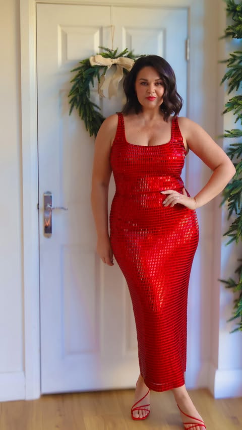 Instagram post by @jordana_balasco for Karen Millen. Caption reads: Help me choose the impossible… ❤️💚

Red or Green....