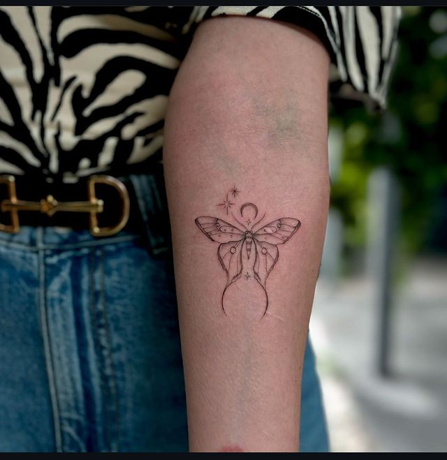 Instagram post by @ruth.tatts for Tattoodo. Caption reads: [...] who is BOOKABLE in London on Tattoodo!....