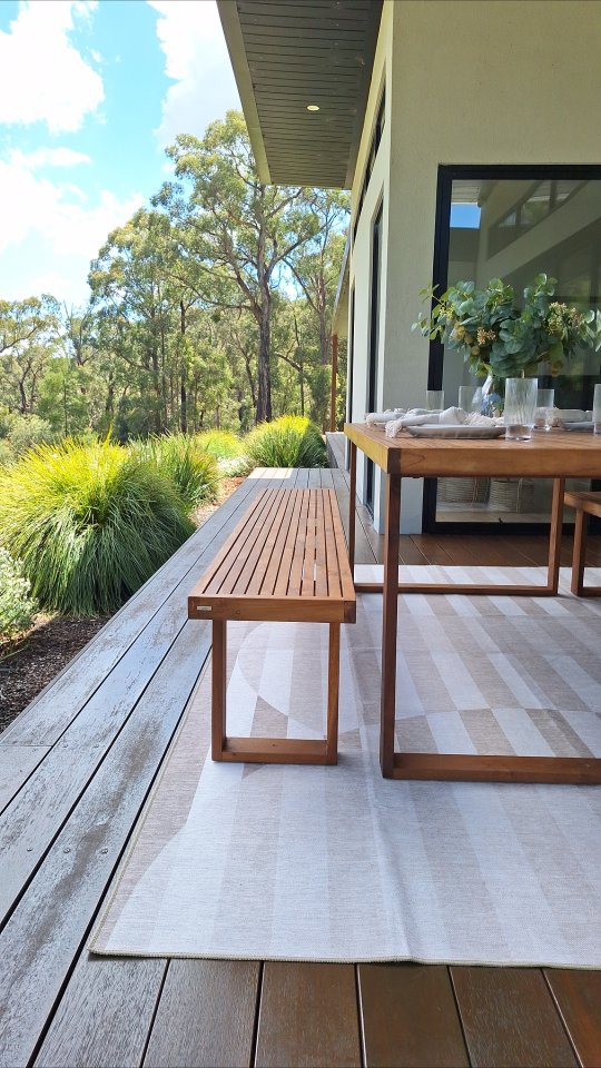 Instagram post by @thelittlewhiteedit for Miss Amara. Caption reads: Summer entertaining, loading… ☀️

Getting our....