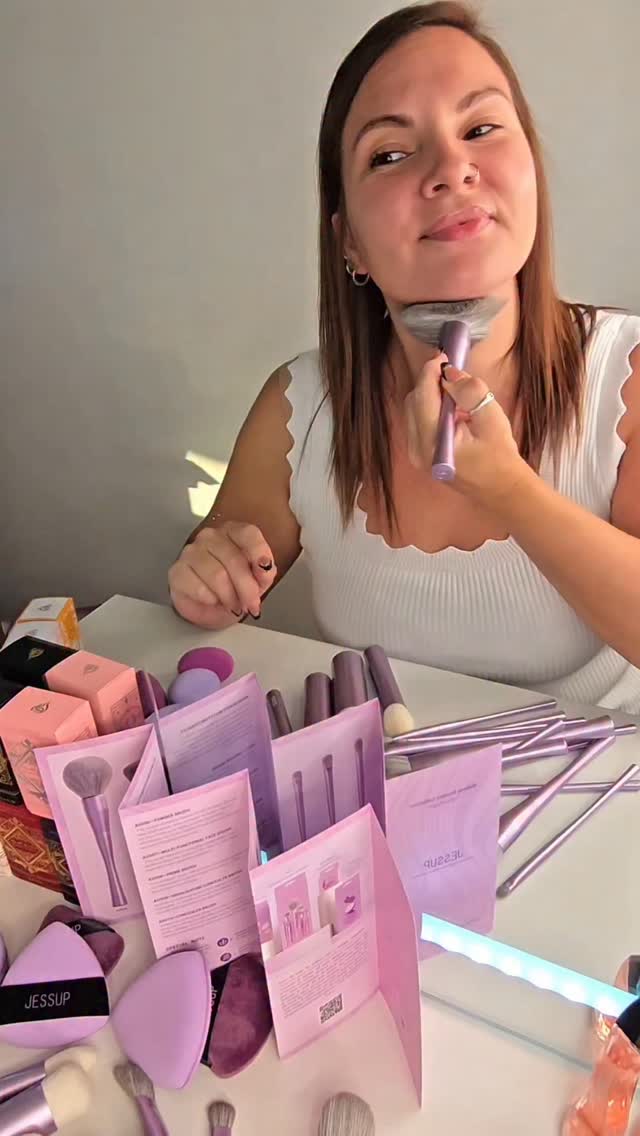 Instagram post by @sweety._.86 for Jessupbeauty. Caption reads: ✨ Eleva tu rutina de maquillaje ✨

Descubre el Set....