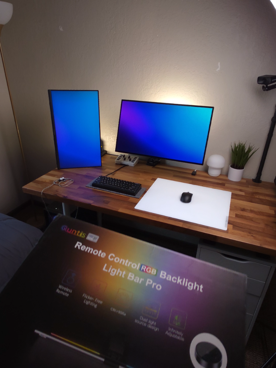 TikTok post by @azz0th.tec for Quntis. Caption reads: [...] the best monitor light I've tried from....