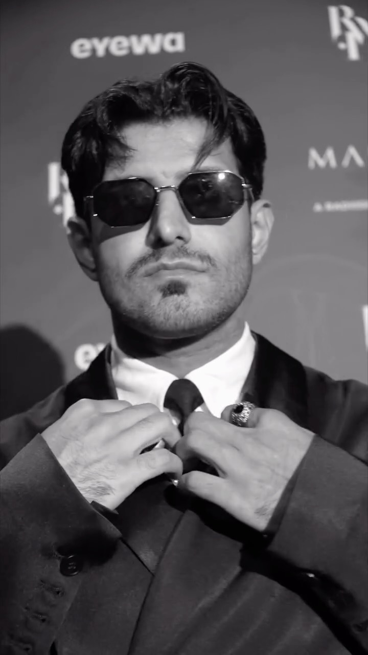 Instagram post by @moiyadba for eyewa. Caption reads: [...] the energy.
All through the eyes of @eyewa ,....