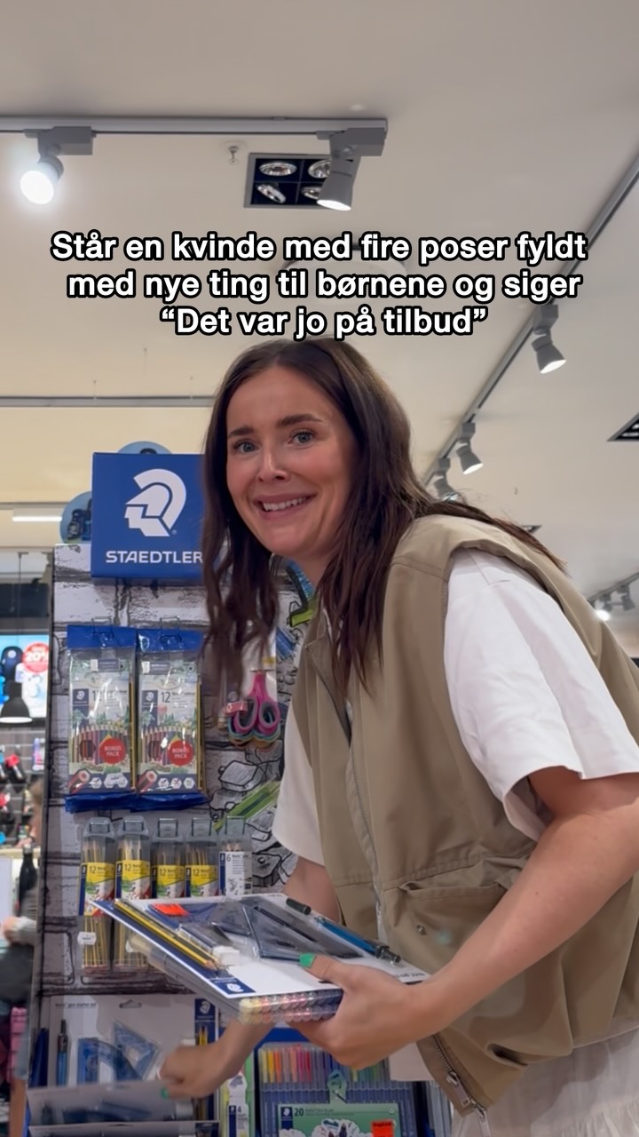 Instagram post by @nannaliljekvist for Lyngby Storcenter. Caption reads: ANNONCE/KONKURRENCE @lyngbystorcenter - vind et....