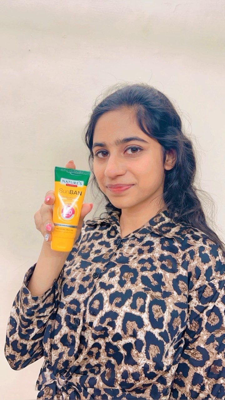 Instagram post by @arushisaxena_ for Nature’s Essence. Caption reads: Affordable Sunscreen with NO White Cast!  No white....