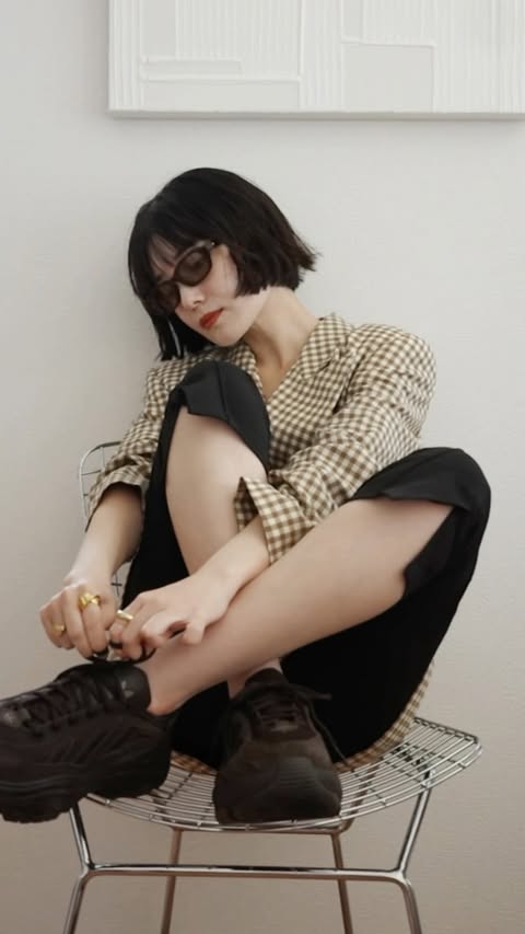 Instagram post by @_____mikako_____ for ZOZOTOWN. Caption reads: 👟🖤👟🖤 adidas Originals OZGAIA @zozotown....