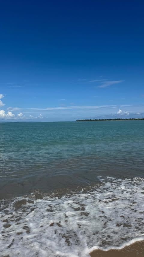 Instagram post by @camyclark for Crazy Shirts. Caption reads: #CrazyShirtsPartner 

GRWM for a day on vacation....