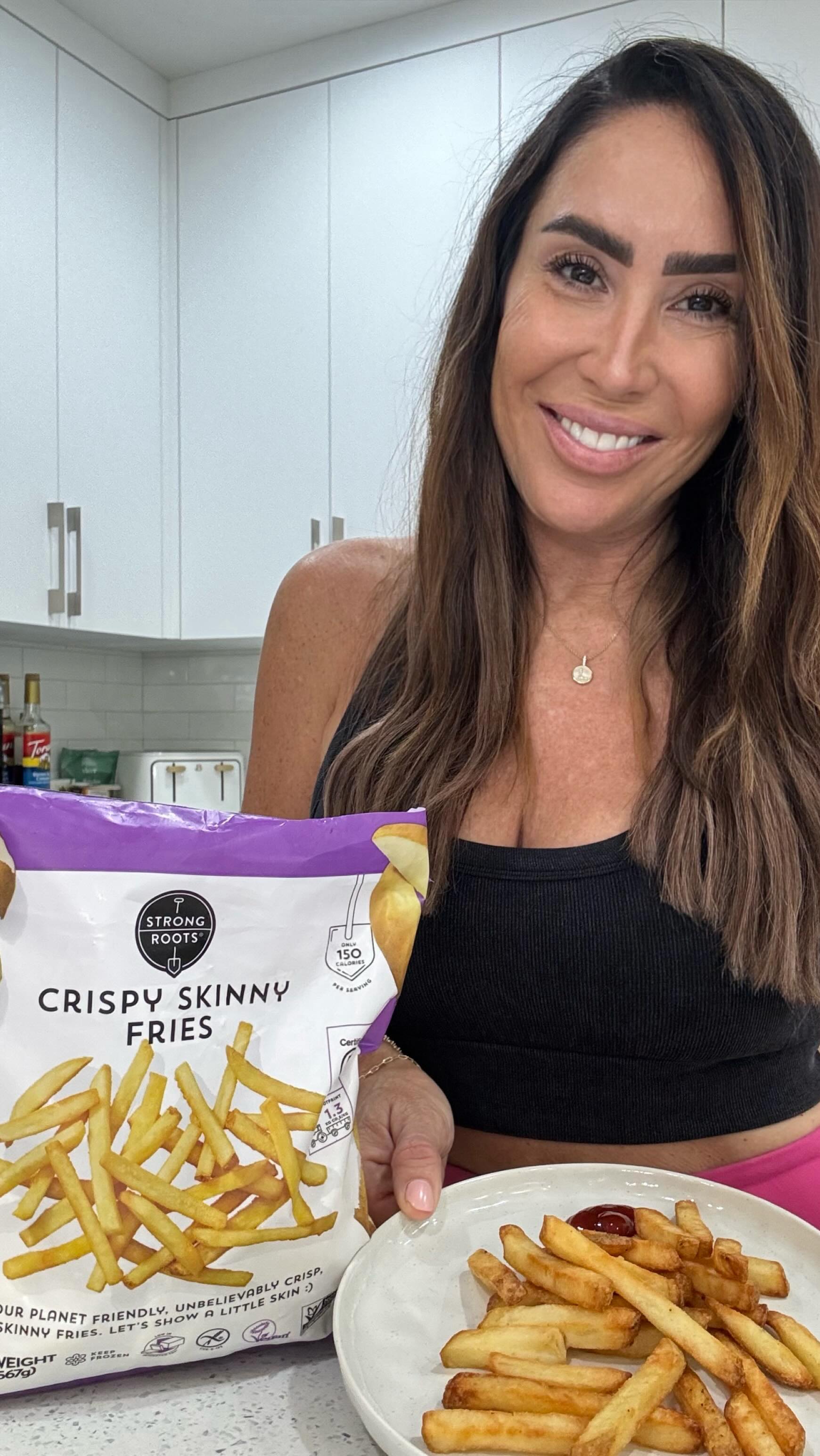 Instagram post by @lalainboca for MomSelect. Caption reads: Found these @strongroots Crispy Skinny Fries and....
