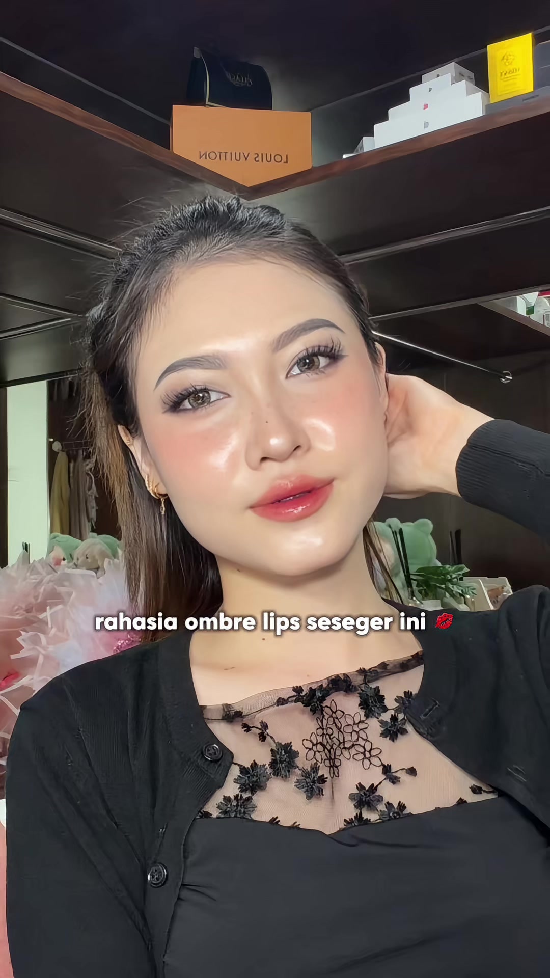 TikTok post by @fluffyaa_ for Make Over. Caption reads: [...] semua undertone kulit 😍💋 #ombreseger....