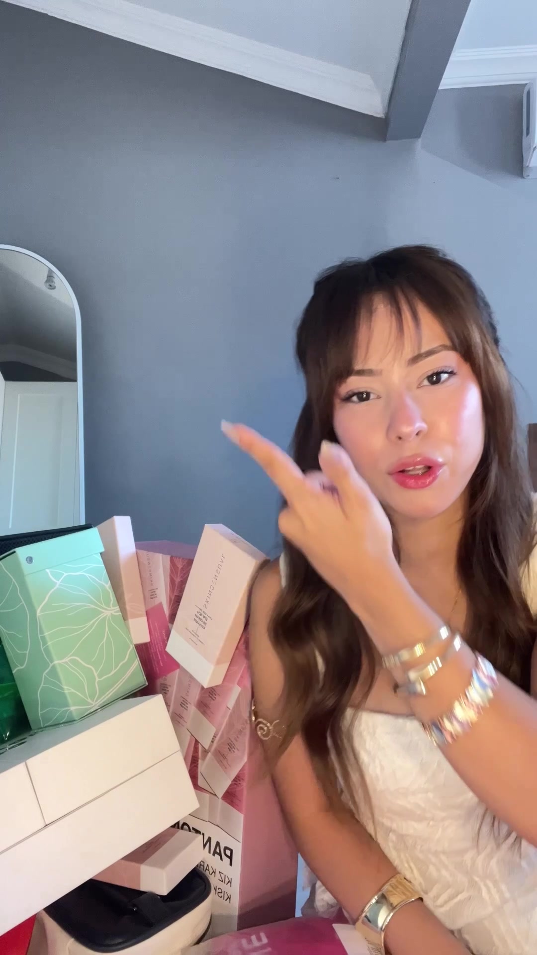 TikTok post by @kubradeny for dimesclub. Caption reads: [...] NY @Babeskin  @Skin Sensual @s’hevec....