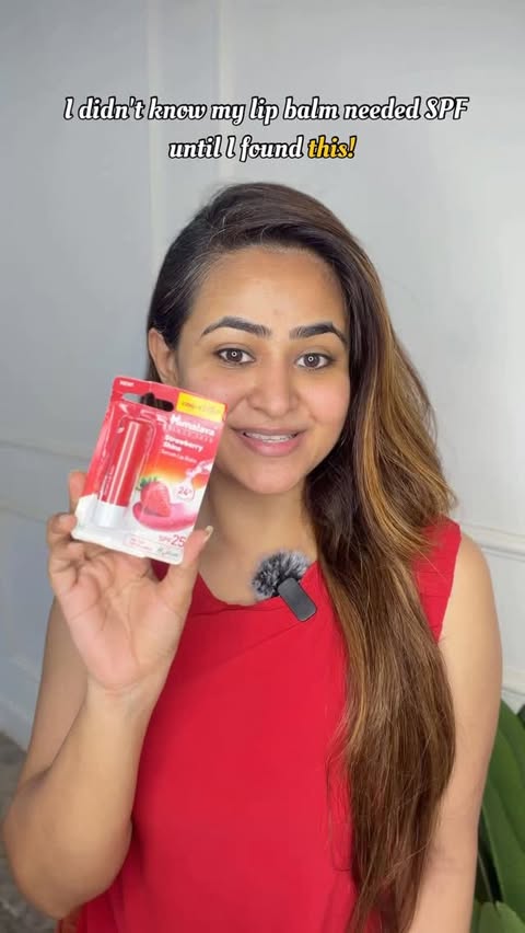 Instagram post by @zeeba.ghaznavi for Himalaya Personal Care. Caption reads: [...] beautifully glossy all day. 💋☀️....