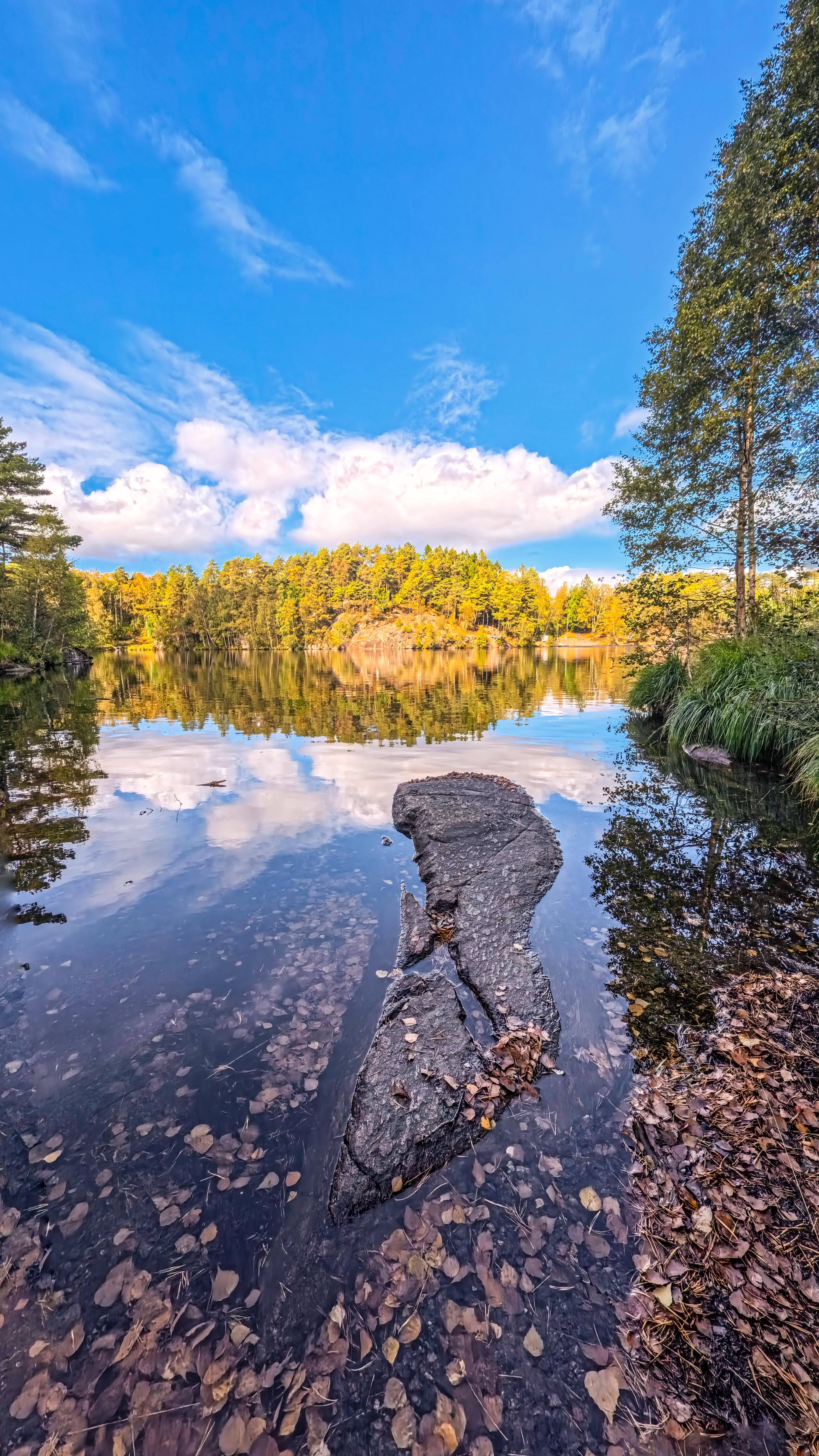 Instagram post by @annelieadventures for Merrell. Caption reads: In collaboration with @insta360 I hiked/jogged a....