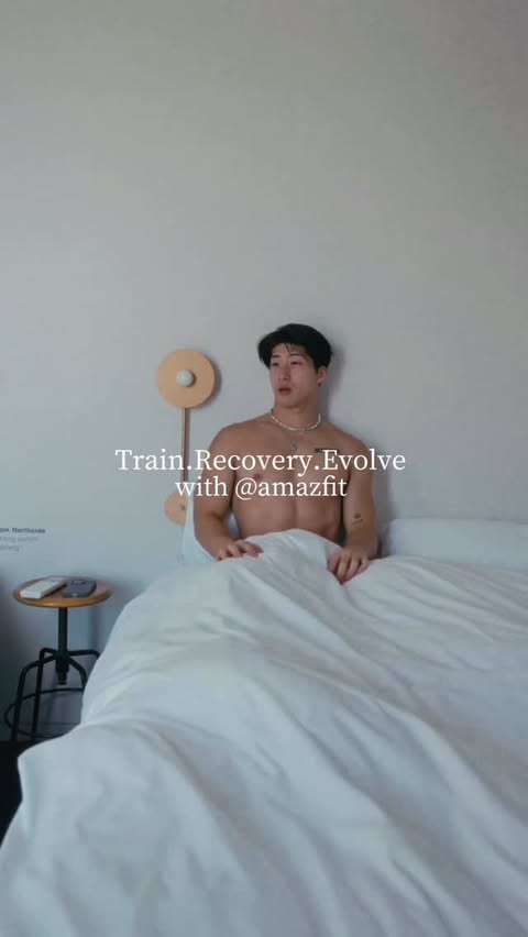 Instagram post by @shota__yamaguchi__ for Amazfit. Caption reads: Train.Recovery.Evolve. @amazfitjp....